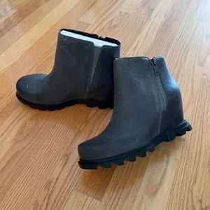 SOREL Women's Joan of Artic Wedge III Lug Sole Zip Booties Size 8